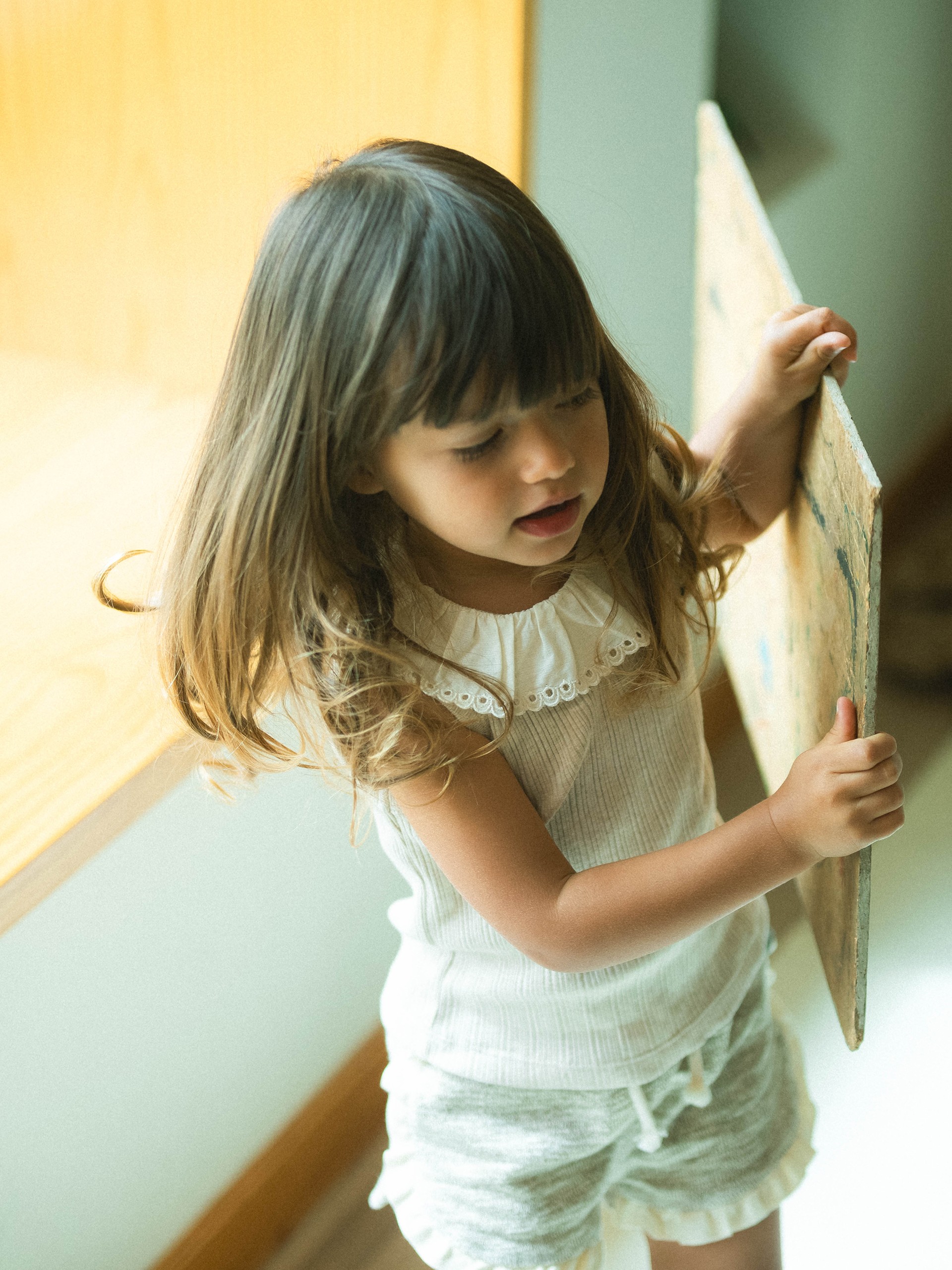 Camiseta de punto acanalado y cuello bordado inglés.