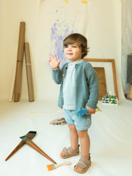 Knitted cardigan round neckline Knitted cardigan round neckline