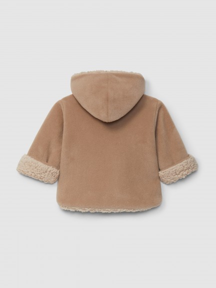 Casaco polar com capuz e interior de pelo Casaco polar com capuz e interior de pelo