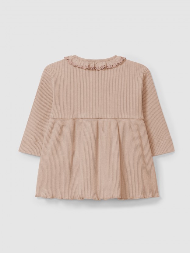 Dress in ribbed jersey with ruffled collar