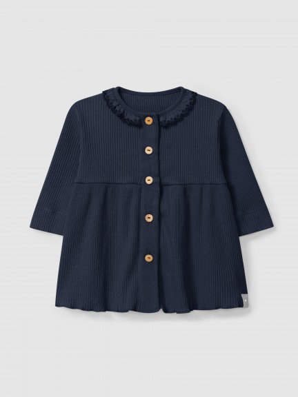 Vestido acanalado con cuello de volante