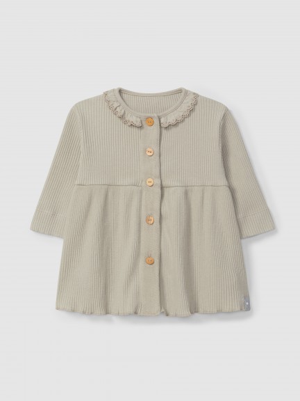 Vestido acanalado con cuello de volante