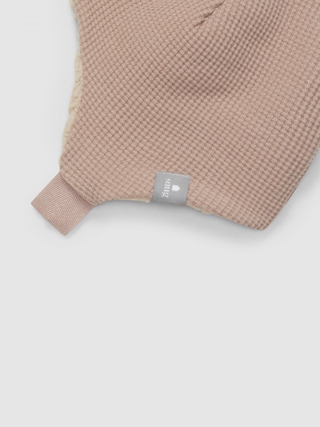Waffle weave beanie with fur interior Waffle weave beanie with fur interior