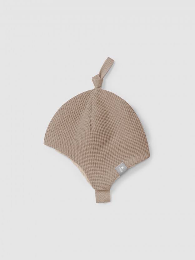 Waffle weave beanie with fur interior Waffle weave beanie with fur interior