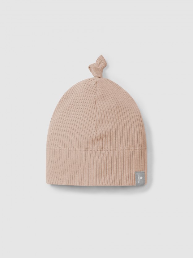 Gorro com n em malha canelada