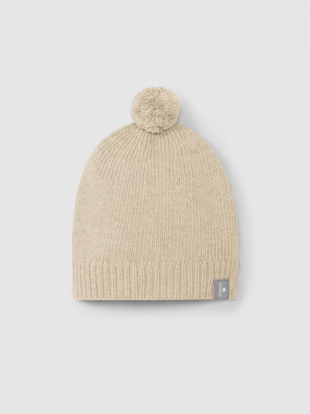 Knitted beanie with pom-pom