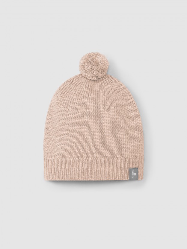 Gorro tricotado com pom-pom