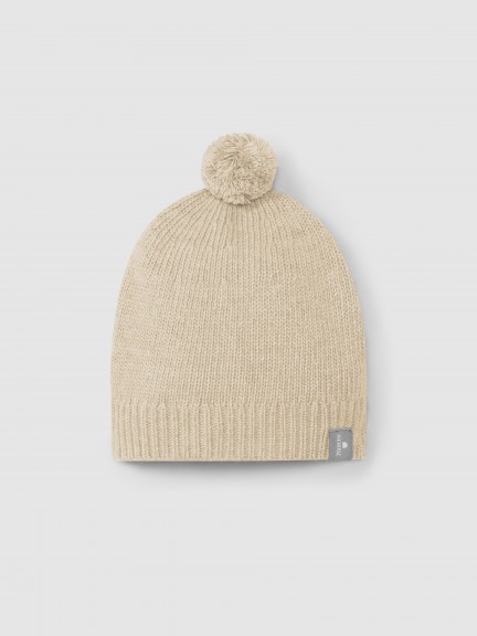 Knitted beanie with pom-pom