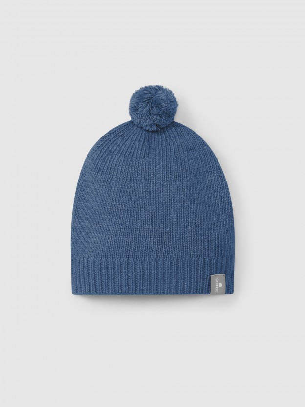 Knitted beanie with pom-pom