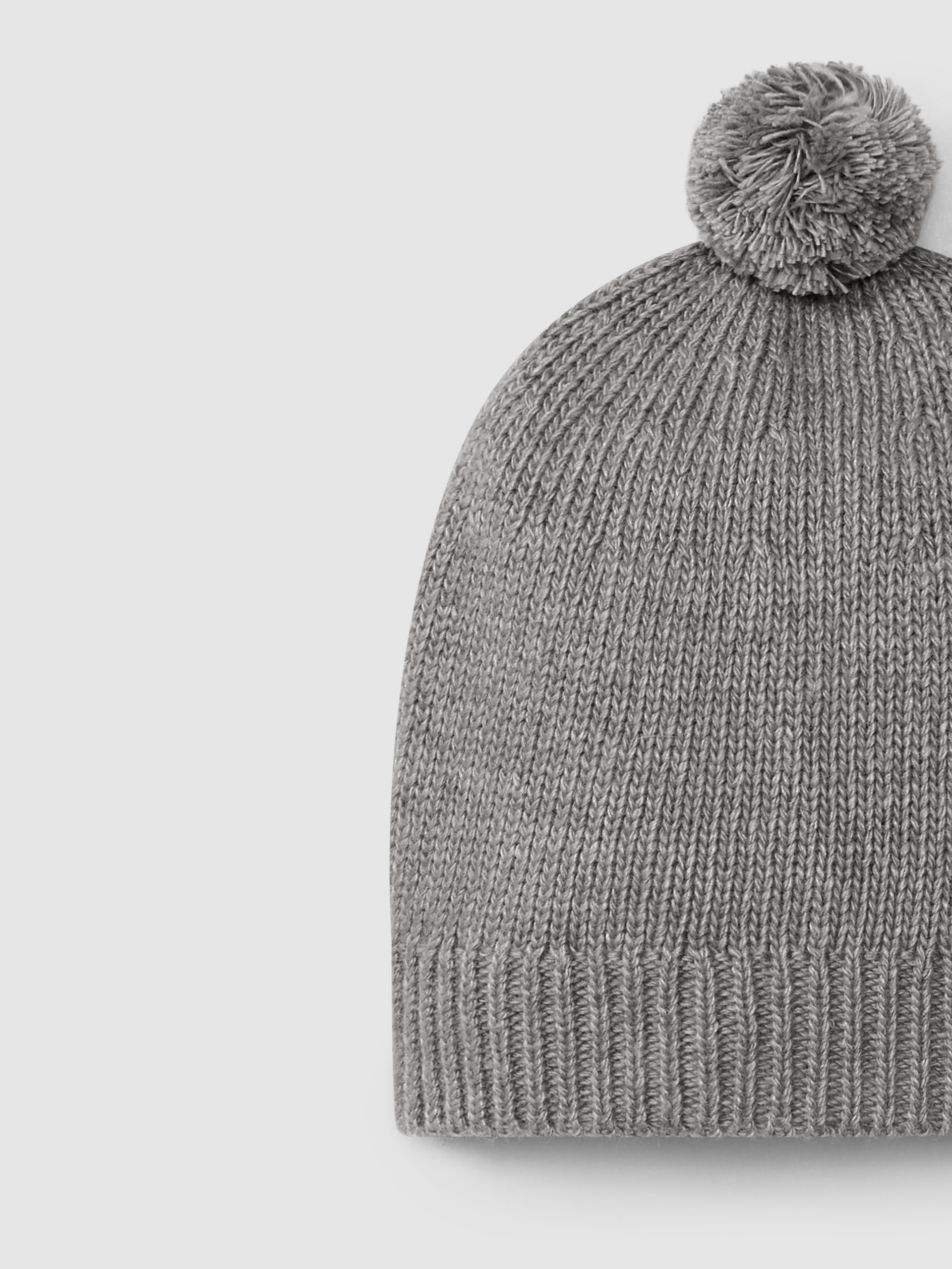 Knitted beanie with pom-pom
