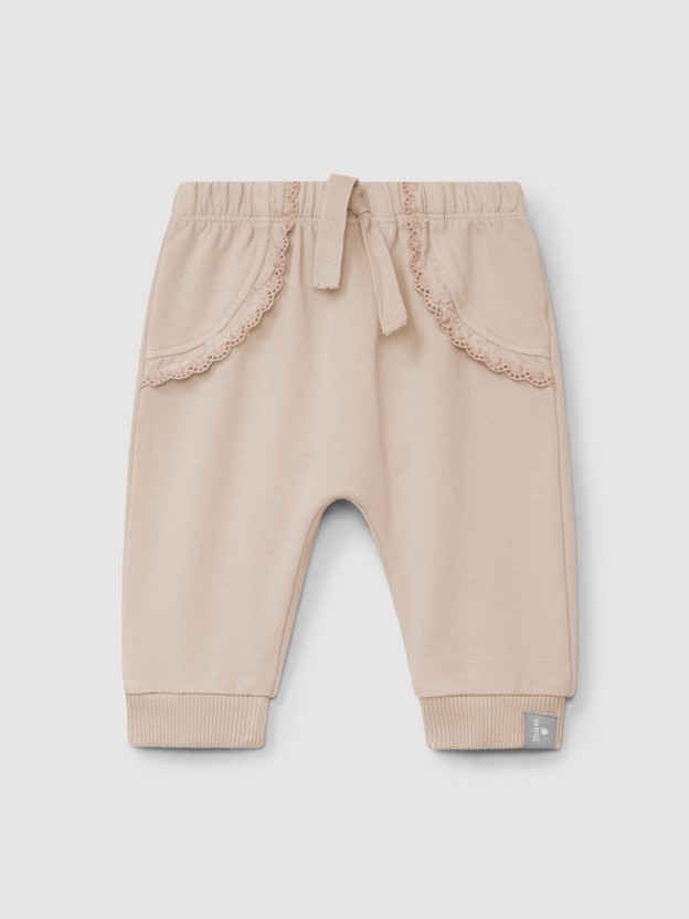 Plush pull-up pants with embroidered ruffle Plush pull-up pants with embroidered ruffle