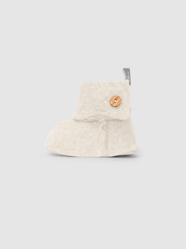 Organic cotton fleece booties with button Organic cotton fleece booties with button
