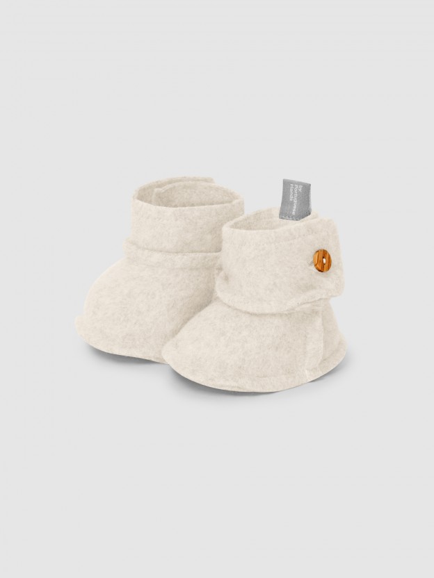 Organic cotton fleece booties with button Organic cotton fleece booties with button
