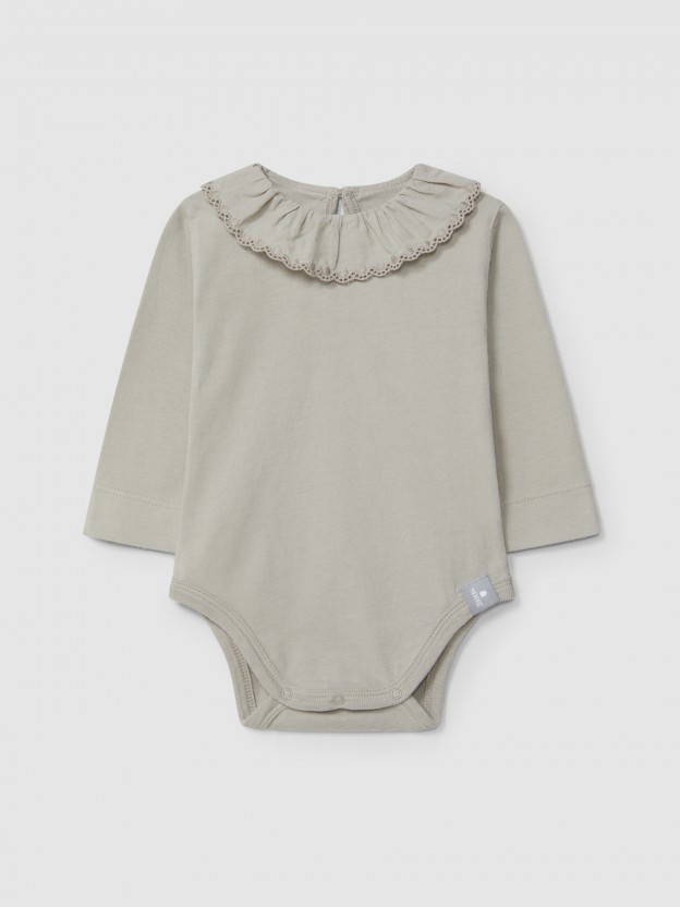 Bodysuit in organic cotton with ruffled embroidered collar Bodysuit in organic cotton with ruffled embroidered collar