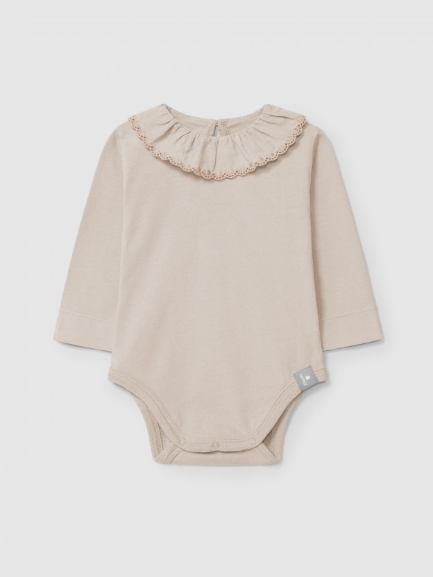 Bodysuit in organic cotton with ruffled embroidered collar Bodysuit in organic cotton with ruffled embroidered collar