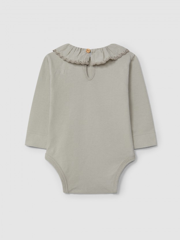 Bodysuit in organic cotton with ruffled embroidered collar Bodysuit in organic cotton with ruffled embroidered collar