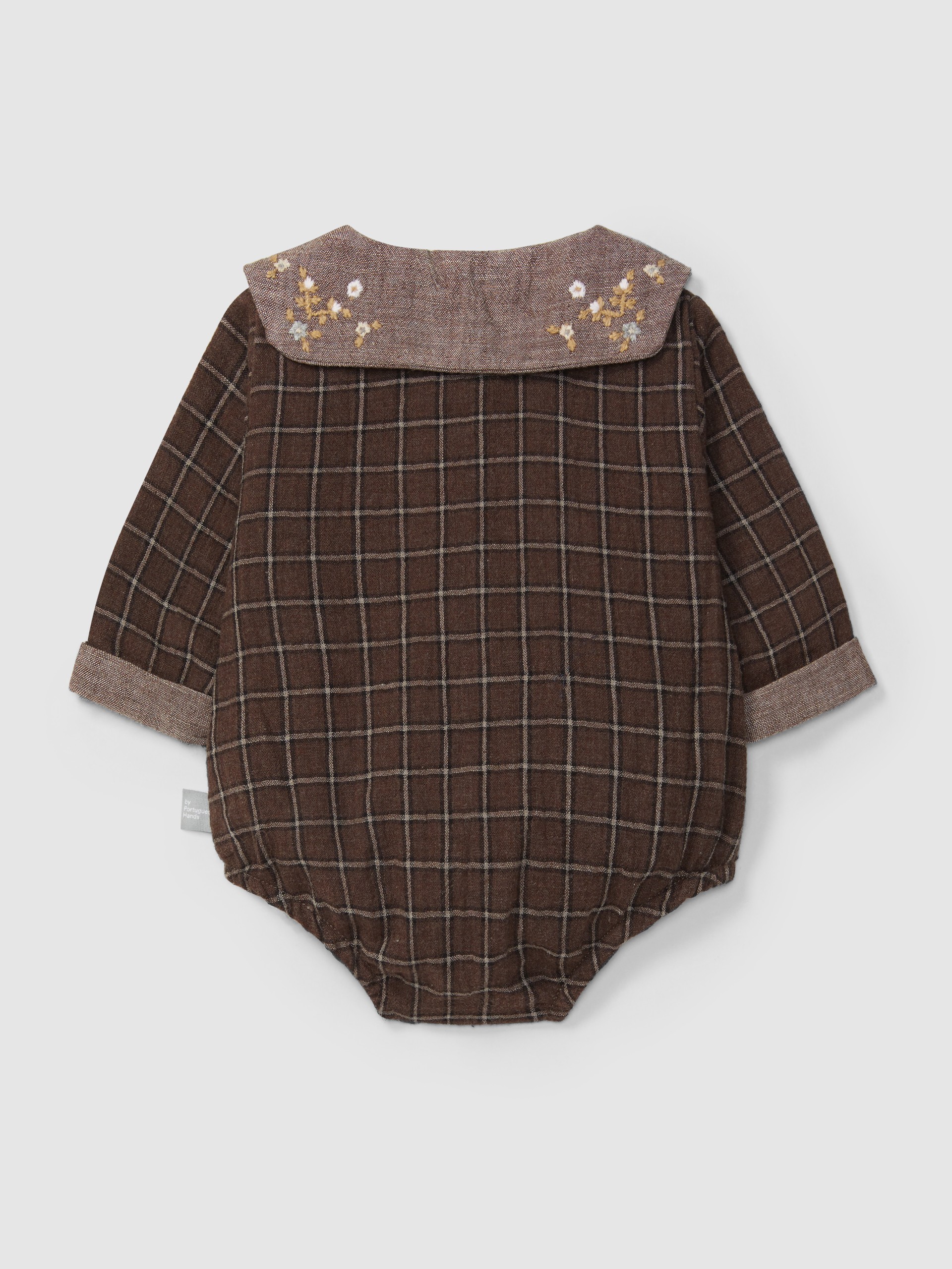 Body xadrez com detalhe de flores bordadas