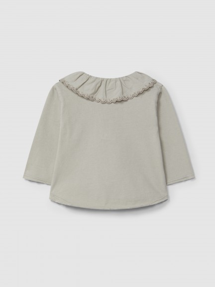 Longsleeve in organic cotton with ruffled embroidered collar Longsleeve in organic cotton with ruffled embroidered collar