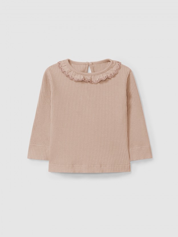 Longsleeve in ribbed jersey with ruffled collar Longsleeve in ribbed jersey with ruffled collar