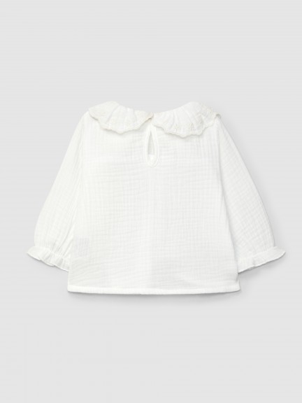 Blusa em musseline com gola de folho bordada Blusa em musseline com gola de folho bordada