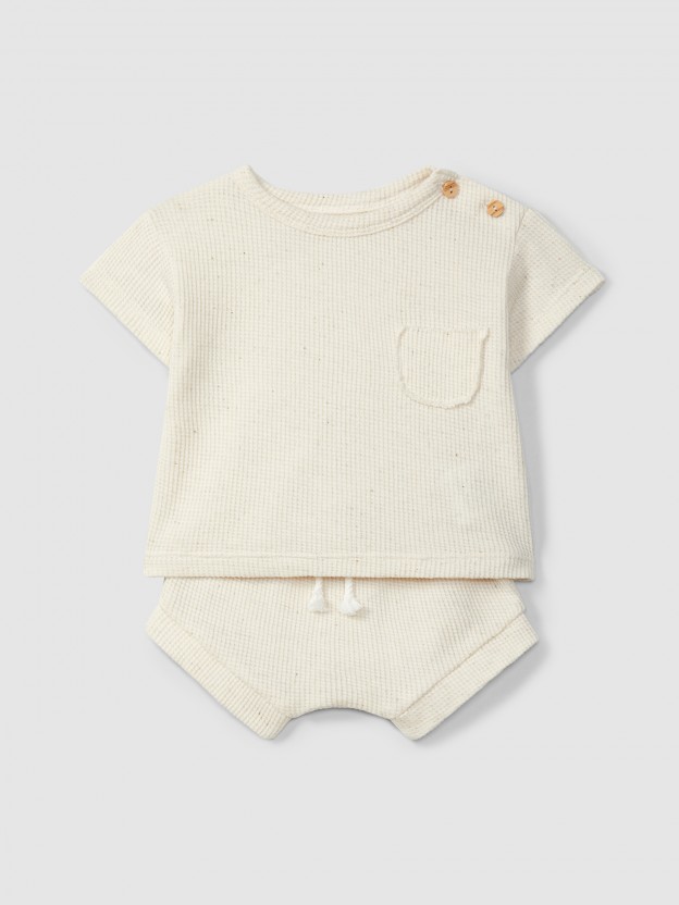 Conjunto de t-shirt e calções em malha waffle Conjunto de t-shirt e calções em malha waffle