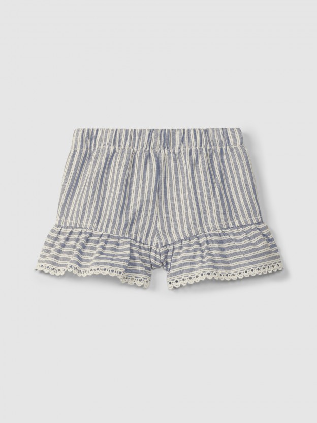 Calções pull-up em tecido de riscas e detalhe de bordado inglês Calções pull-up em tecido de riscas e detalhe de bordado inglês