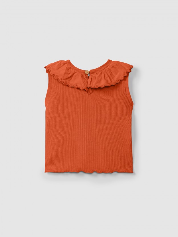 Singlet in ribbed jersey with English embroidery collar Singlet in ribbed jersey with English embroidery collar