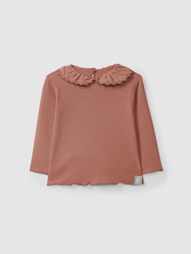 Longsleeve in ribbed jersey with English embroidery collar