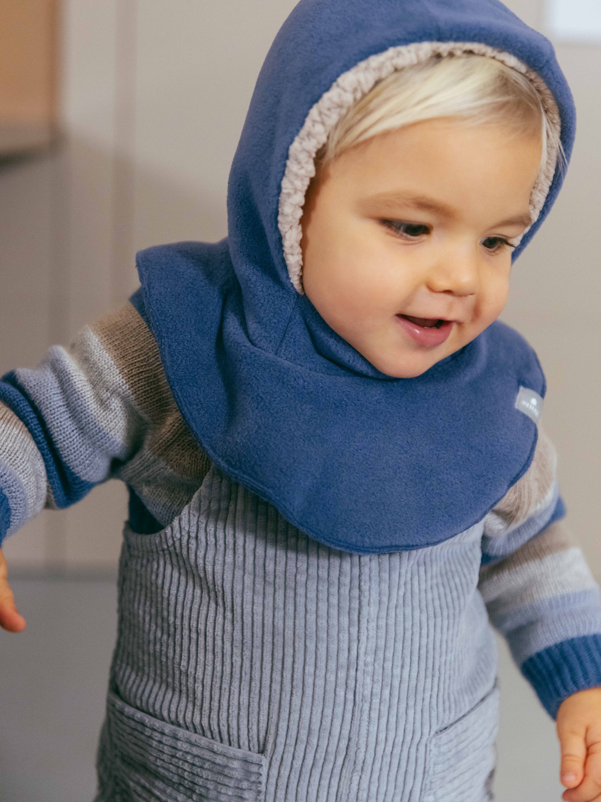 Fleece beanie with collar