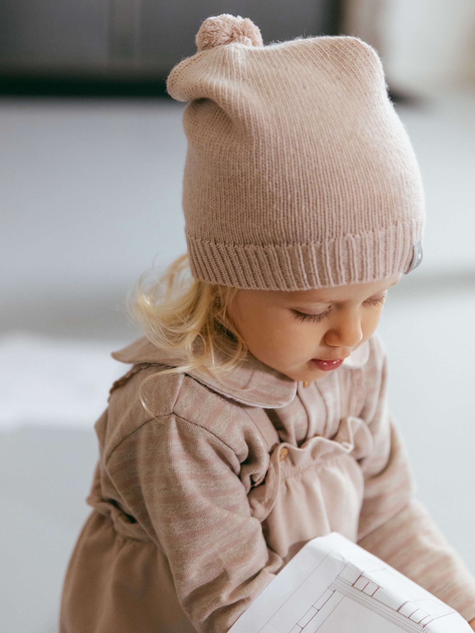 Knitted beanie with pom-pom