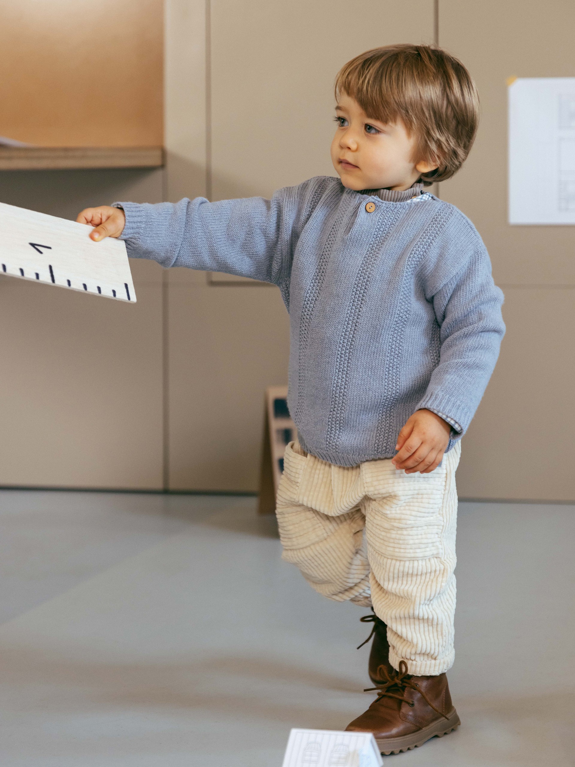 Pull-up pants in ribbed velvet with pockets