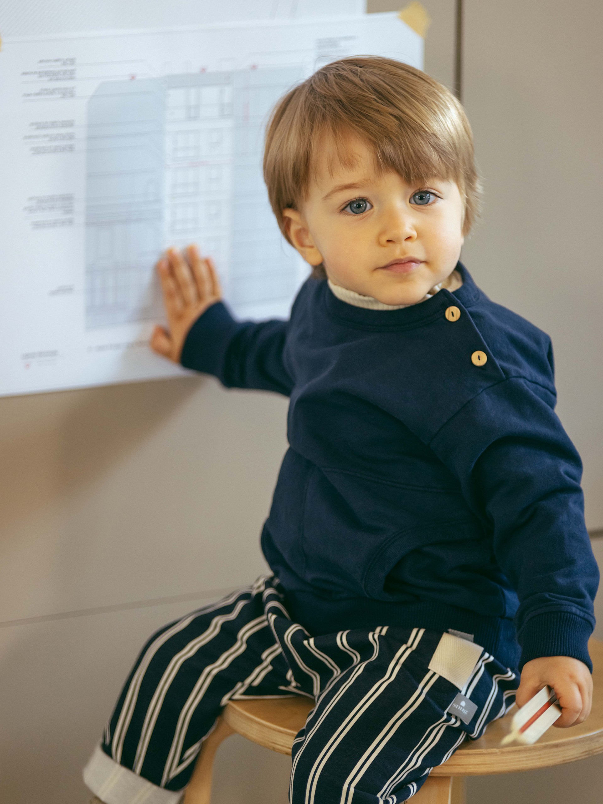 Plush sweatshirt with kangaroo pockets