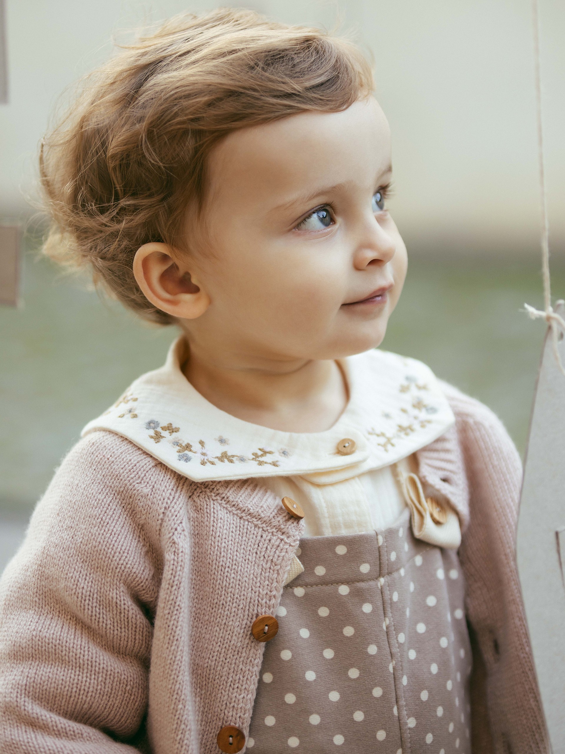 Muslin blouse with embroidered floral collar