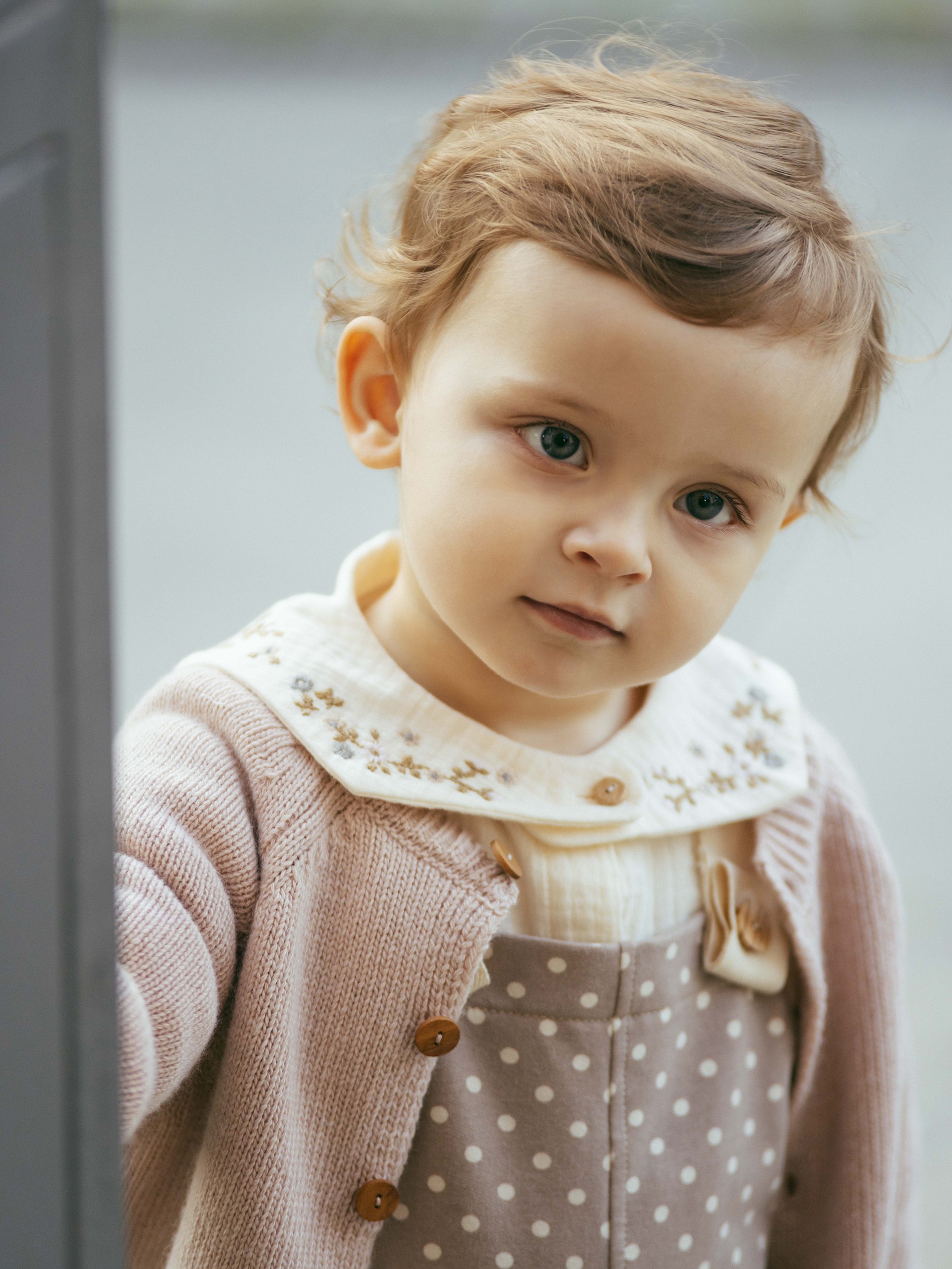 Muslin blouse with embroidered floral collar
