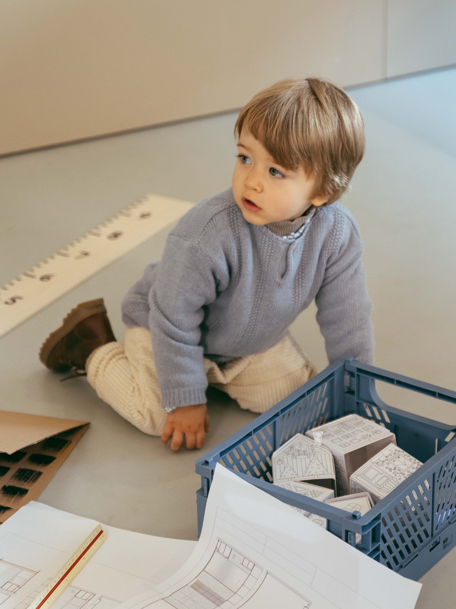 Knitted jumper with rice stitch effect