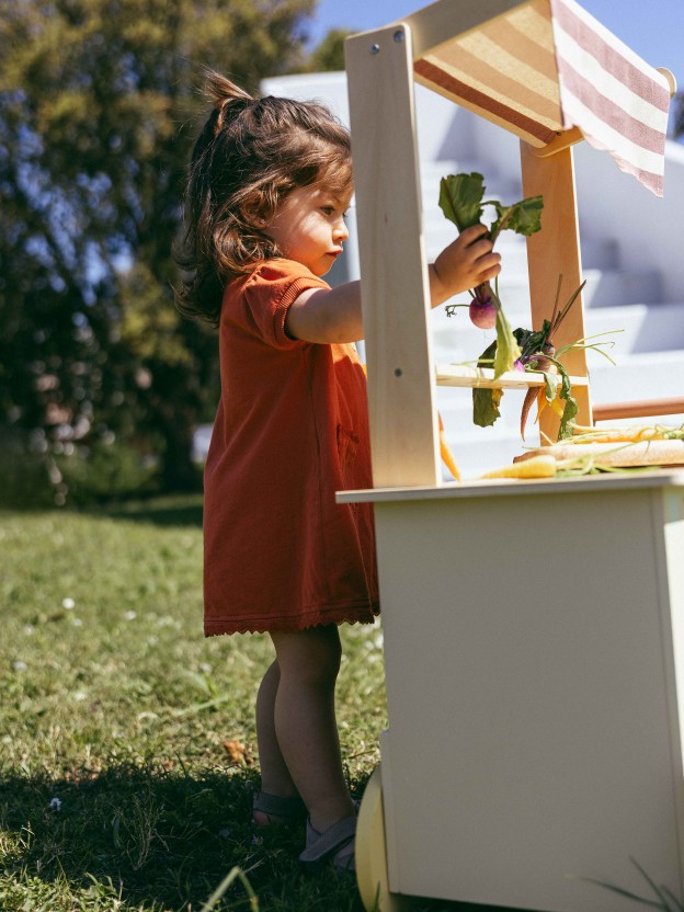 Plain jersey dress with embroidered details