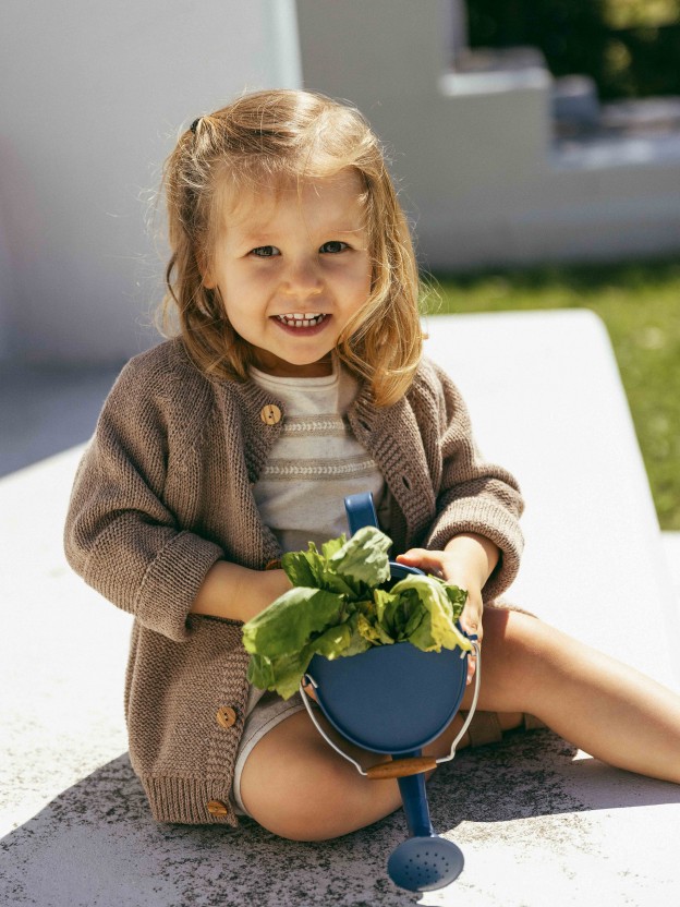 Knitted cardigan round neckline