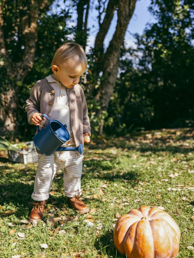 Knitted cardigan round neckline