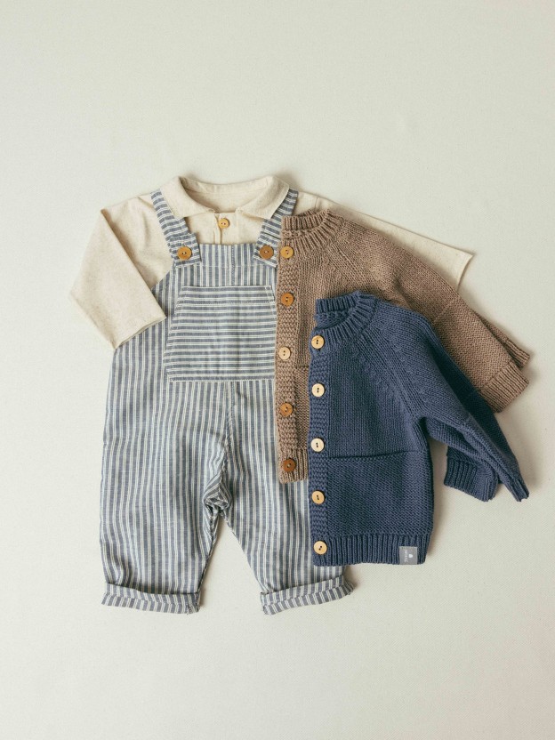 Knitted cardigan round neckline