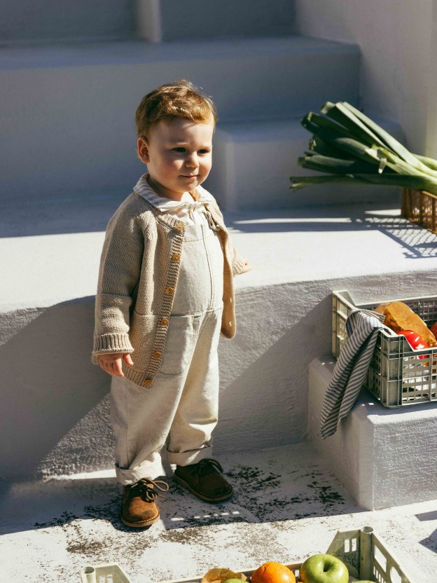 Knitted cardigan round neckline