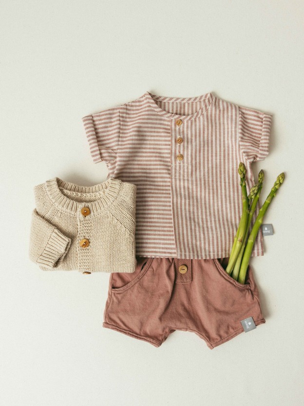 Knitted cardigan round neckline