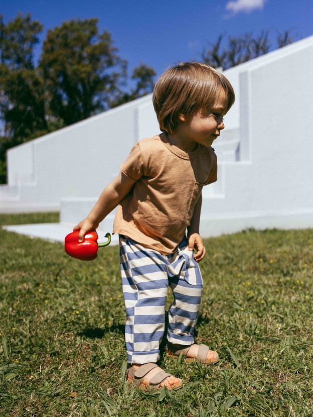 Pull-up pants striped with pocket