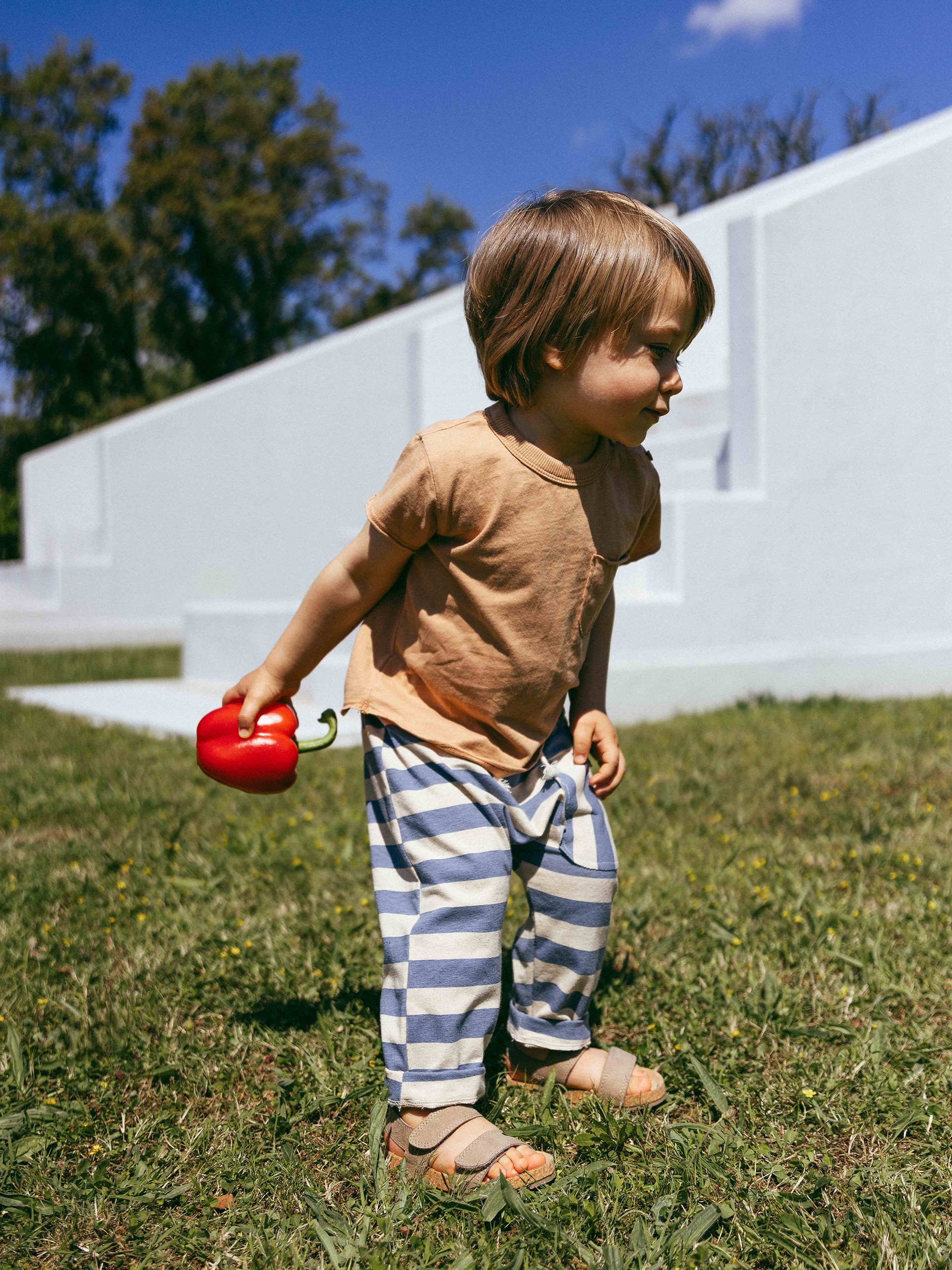 Pull-up pants striped with pocket