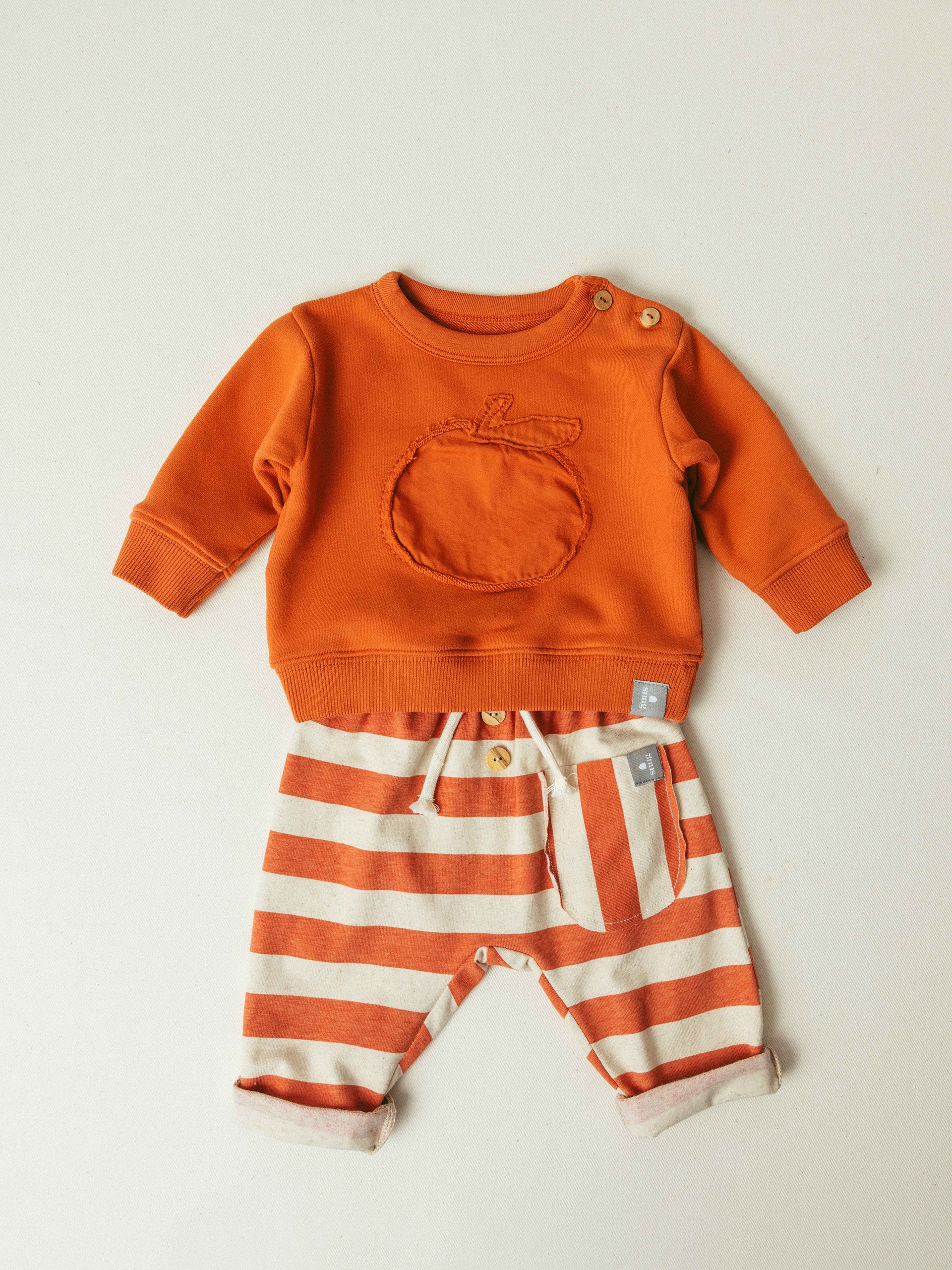 Pull-up pants striped with pocket