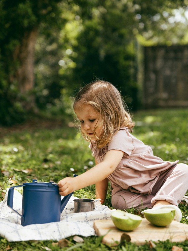Plain jersey pull-up pants with embroidered details