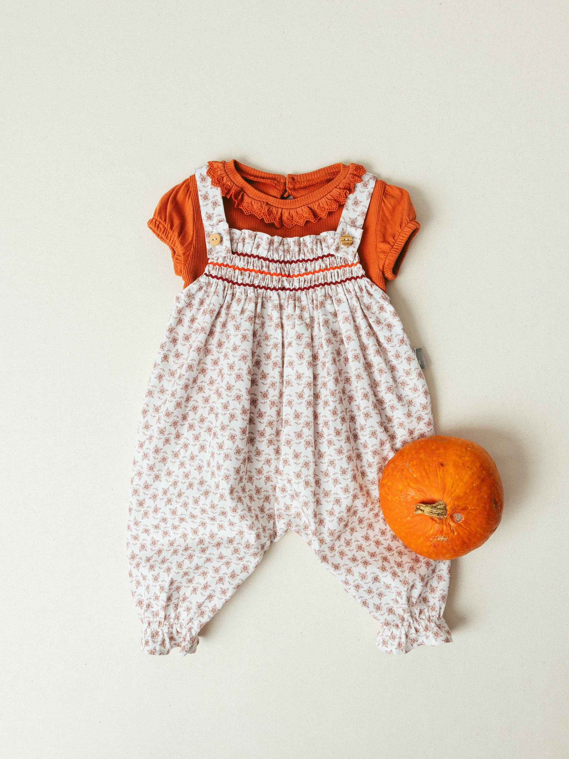 Bodysuit in ribbed jersey with English embroidery collar