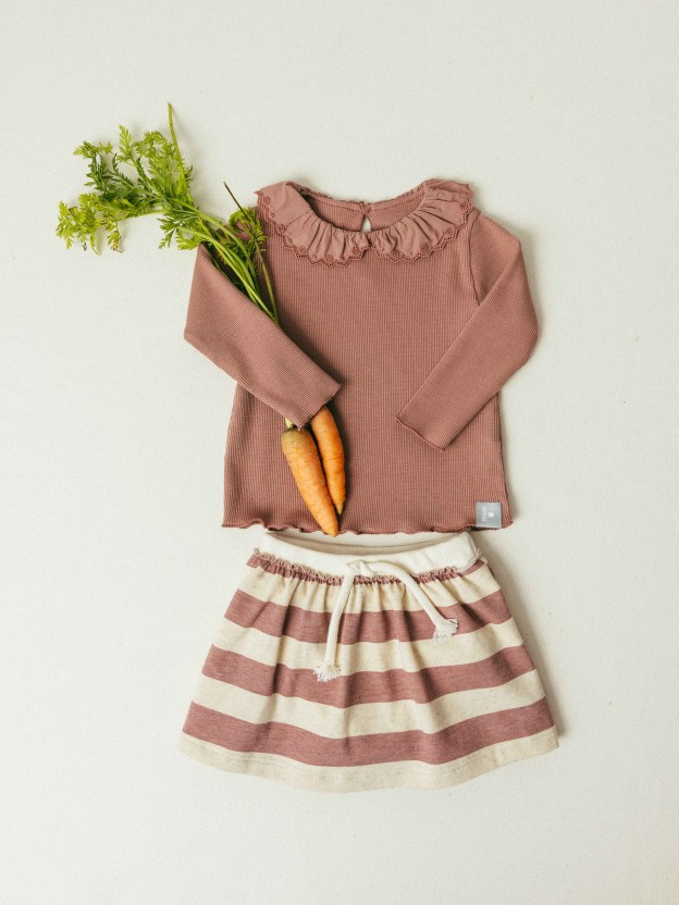 Longsleeve in ribbed jersey with English embroidery collar