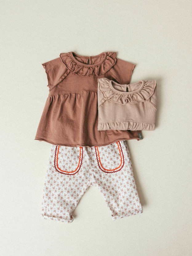 Plain jersey T-shirt with ruffled collar