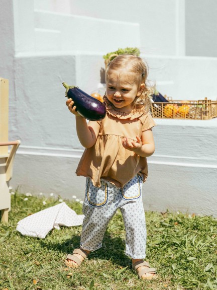 Plain jersey T-shirt with ruffled collar