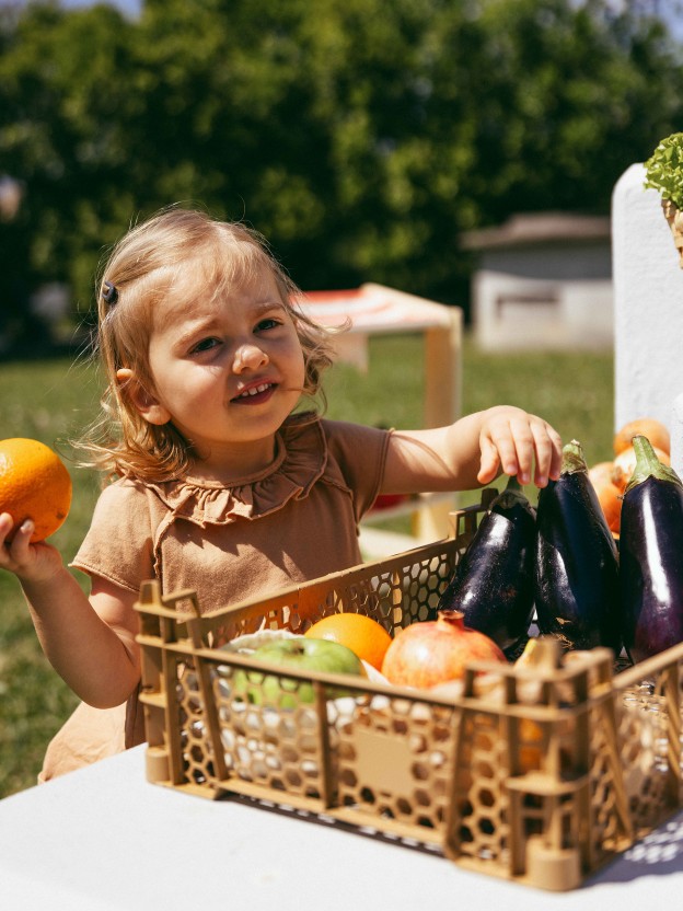 Plain jersey T-shirt with ruffled collar
